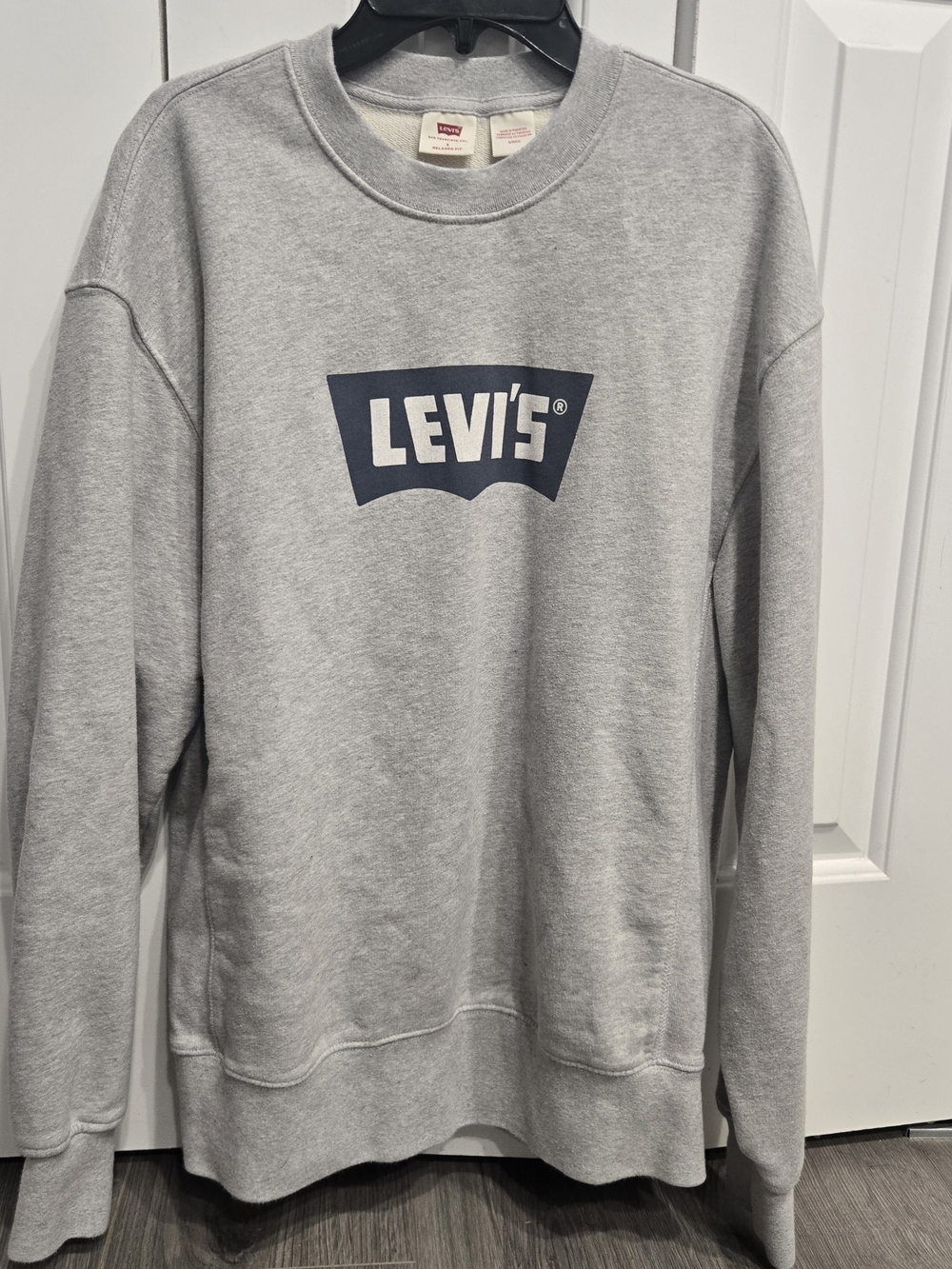 Levi's Light Gray Crewneck Sweatshirt with Navy Logo
